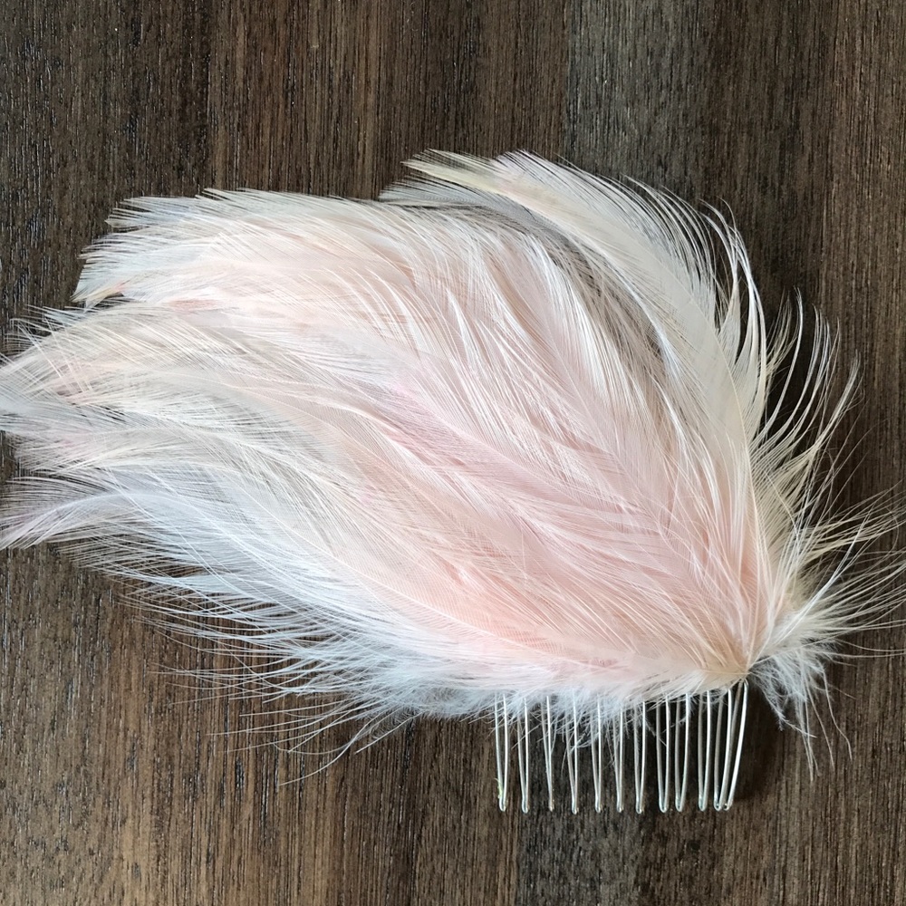 Enchanted Atelier blush feather hair comb - Picture 3 of 5